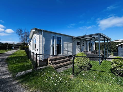 Property building, Facade/entrance, Off site