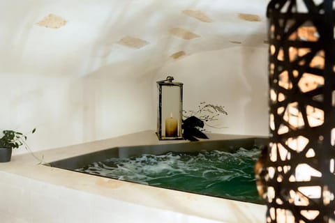Hot Tub, Hot Tub