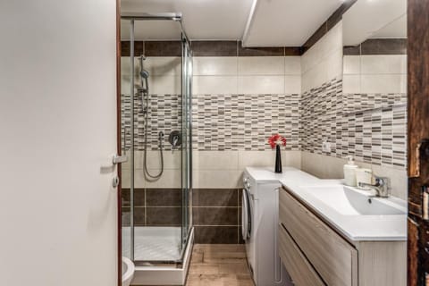 M&L Apartments - Ardesia Colosseo Apartment in Rome