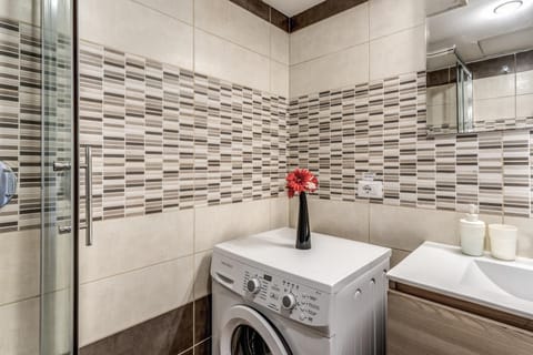 M&L Apartments - Ardesia Colosseo Apartment in Rome