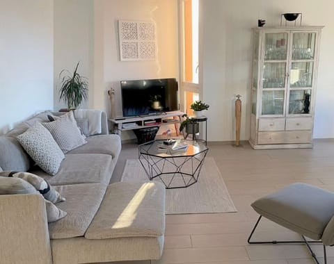 LAUSANNE PULLY SKI lakeside street and direct bus to Lausanne train station Apartment in Lausanne