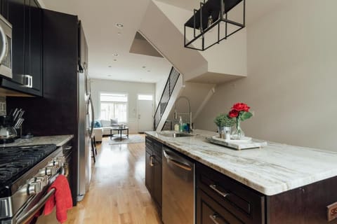 Kitchen or kitchenette, Dining area, dishwasher, pet friendly, stove