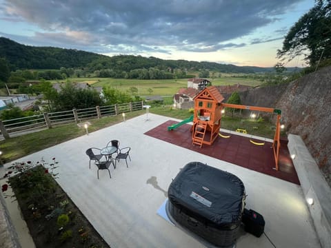 Day, Natural landscape, Children play ground, Hot Tub, Mountain view