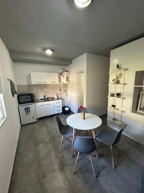 Kitchen or kitchenette, Dining area, oven