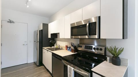 Landing Modern Apartment with Amazing Amenities (ID9909X34) Apartment in Lowry Hill
