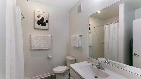 Landing Modern Apartment with Amazing Amenities (ID9909X34) Apartment in Lowry Hill