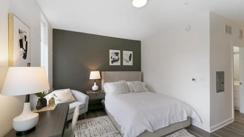 Landing Modern Apartment with Amazing Amenities (ID9909X34) Apartment in Lowry Hill
