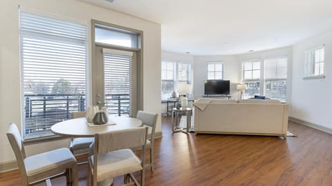 Landing Modern Apartment with Amazing Amenities (ID8482X77) Apartment in Fishers