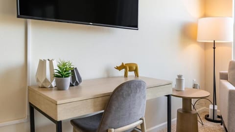 Landing Modern Apartment with Amazing Amenities (ID8603X67) Apartment in Perry Township