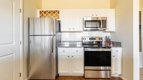 Landing Modern Apartment with Amazing Amenities (ID8603X67) Apartment in Perry Township