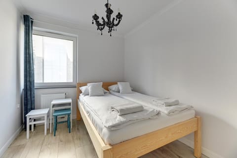 Bedroom, towels