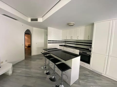 Beach (3mins walk) Apartment. Newly Renovated. Apartment in Marbella