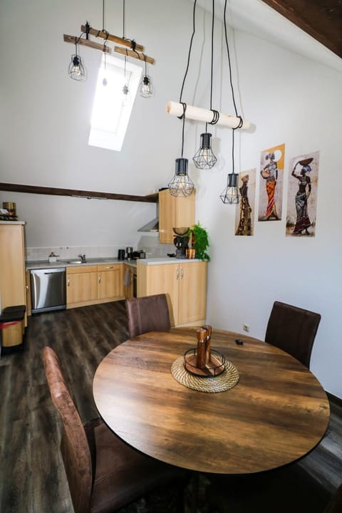 Kitchen or kitchenette, Decorative detail, Dining area
