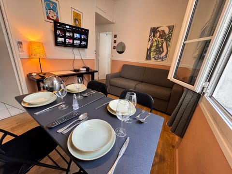 TV and multimedia, Living room, Dining area