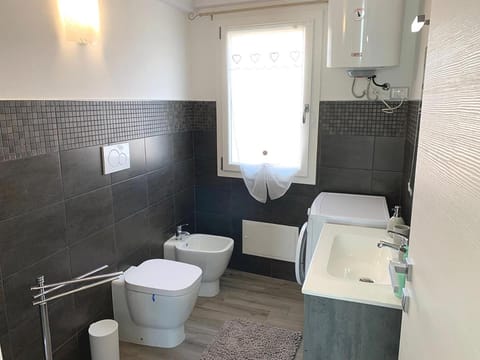 Nuovissimo appartamento all'ultimo piano con terrazza in centro a Sant'Antioco C170. Apartment in Sardinia