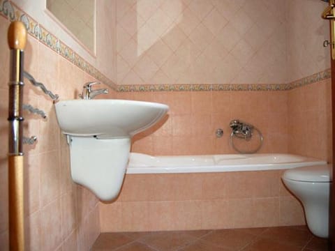 appartamento con ampio terrazzo panoramico e barbecue a Sant'antioco C190 Apartment in Sardinia