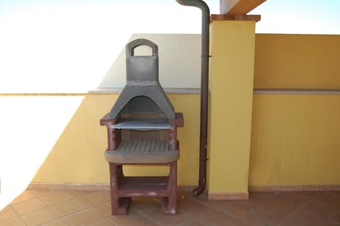 appartamento con ampio terrazzo panoramico e barbecue a Sant'antioco C190 Apartment in Sardinia