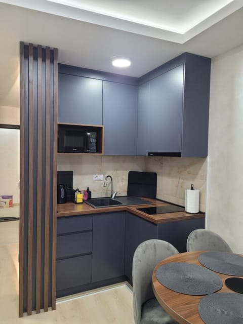 Coffee/tea facilities, Kitchen or kitchenette, Dining area, minibar, oven, pet friendly, stove