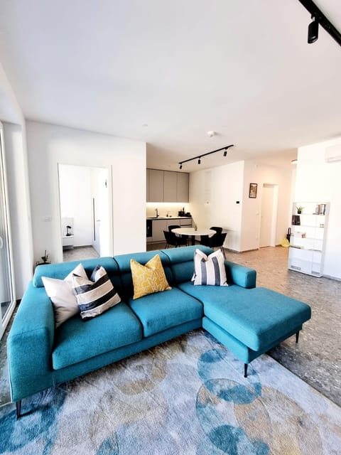 Kitchen or kitchenette, Living room, Seating area