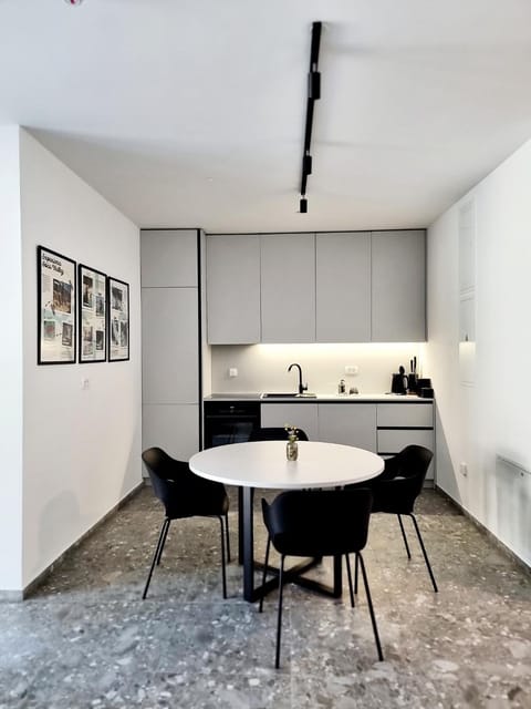 Kitchen or kitchenette, Seating area, Dining area