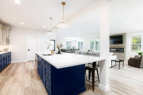 Victory Views Main House:Luxury Home for 20 Guests House in South Bend