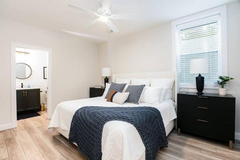 Victory Views Main House:Luxury Home for 20 Guests House in South Bend