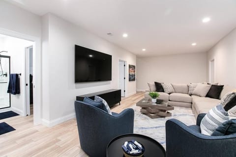 Victory Views Main House:Luxury Home for 20 Guests House in South Bend