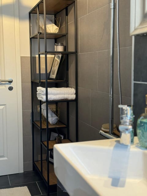 Shower, towels