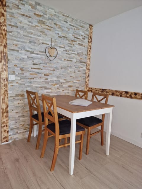 Familienfreundliche Studio 42m2 mit gratis Parking und WiFI nahe Sportaren und Torrentbahn Apartment in Canton of Valais