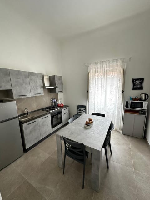 Dining area, kitchen