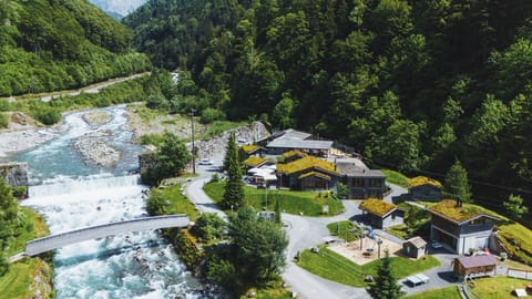 Summer, Area and facilities, Location