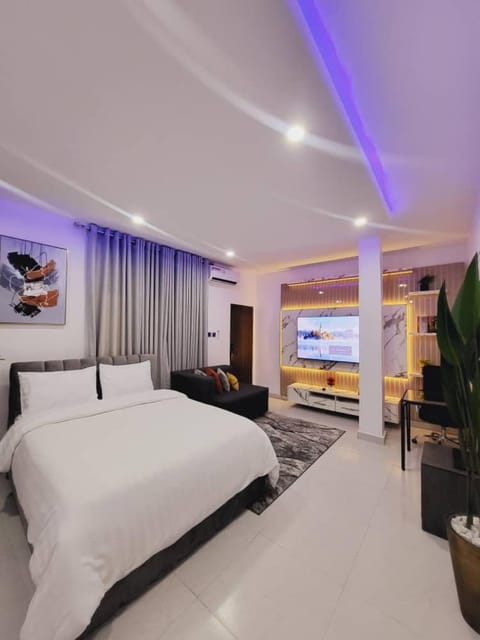 Bed, Living room, Seating area, Bedroom