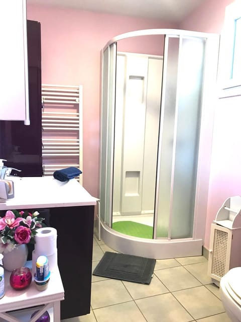 MAISON CHOLLET - Centre - Prox. Thermes - Terrasse Apartment in Auvergne-Rhône-Alpes