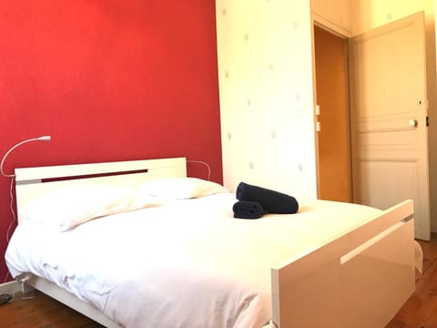 MAISON CHOLLET - Centre - Prox. Thermes - Terrasse Apartment in Auvergne-Rhône-Alpes