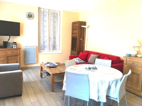 MAISON CHOLLET - Centre - Prox. Thermes - Terrasse Apartment in Auvergne-Rhône-Alpes