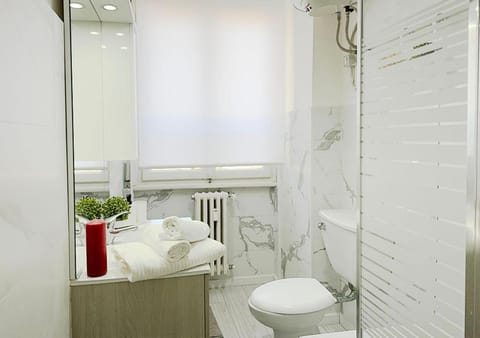 Bathroom, Bath, hair dryier, towels, towels