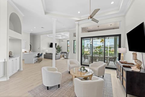 Sweet Waterfront Retreat House in Marco Island