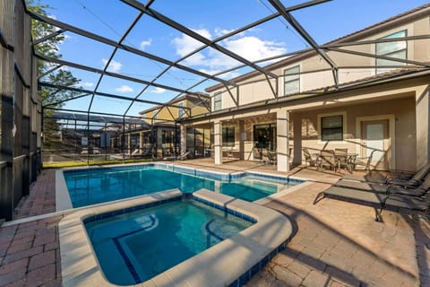 Property building, Patio, Day, Pool view, Swimming pool, sunbed
