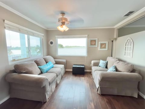 Beach Place Seconds to Beach 6 Bed and Breakfast in Panama City Beach