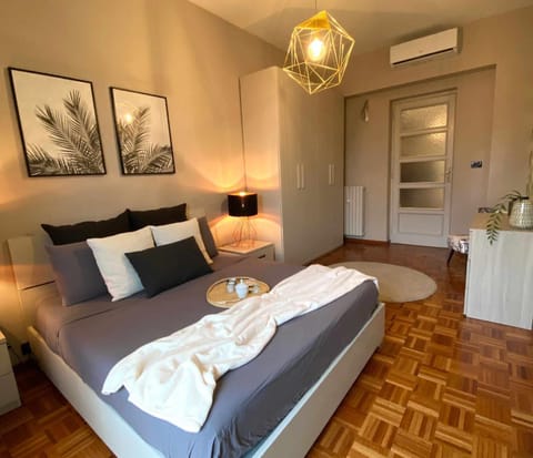 Bed, Bedroom, wardrobe, air conditioner