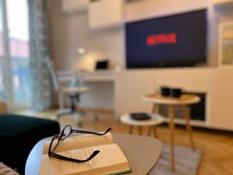 TV and multimedia, Living room, Decorative detail, Decorative detail