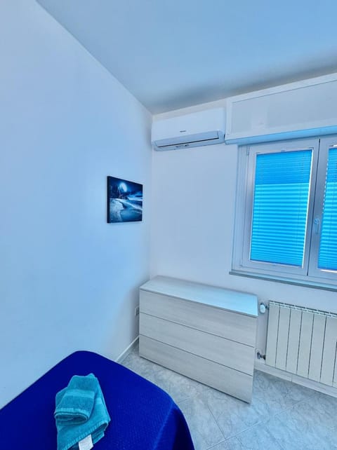 Bedroom, air conditioner