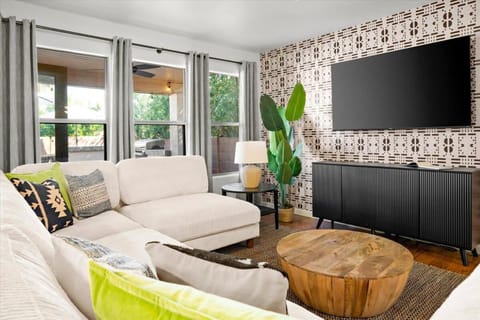 Family FUN Pool Movie Theater PuttPutt House in Tortolita