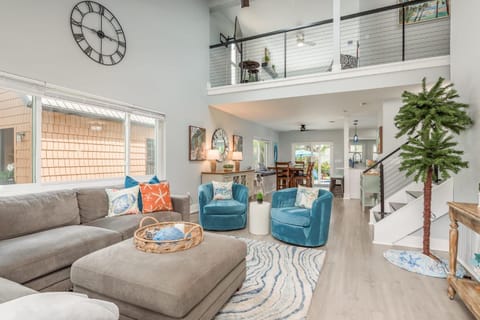 Luxury Family Beach Escape with Heated Pool and Putting Green House in Tarpon Springs
