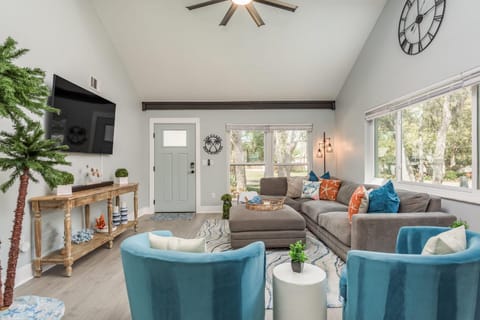 Luxury Family Beach Escape with Heated Pool and Putting Green House in Tarpon Springs