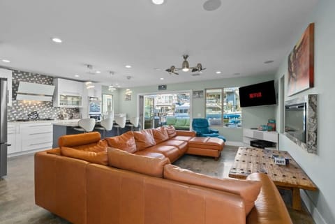 Voted Airbnb Most Loved Home 2024 Duffy Boat House in Sunset Beach