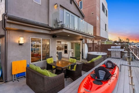 Voted Airbnb Most Loved Home 2024 Duffy Boat House in Sunset Beach