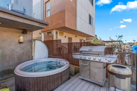 Voted Airbnb Most Loved Home 2024 Duffy Boat House in Sunset Beach