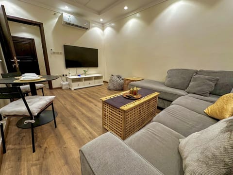 Communal lounge/ TV room, TV and multimedia, Living room, Seating area, Evening entertainment