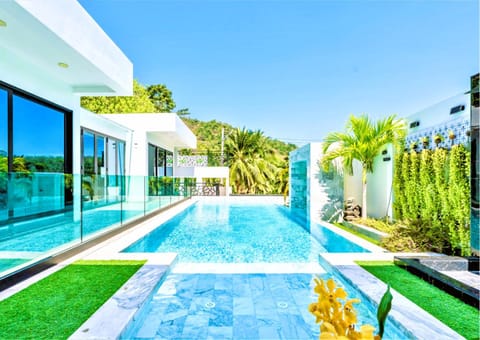 Property building, Garden view, Pool view, Swimming pool